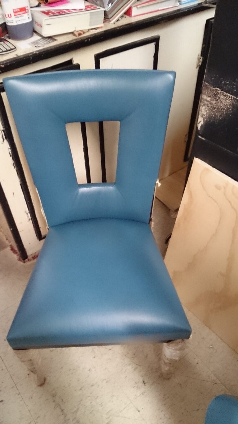 simons-leather-chair